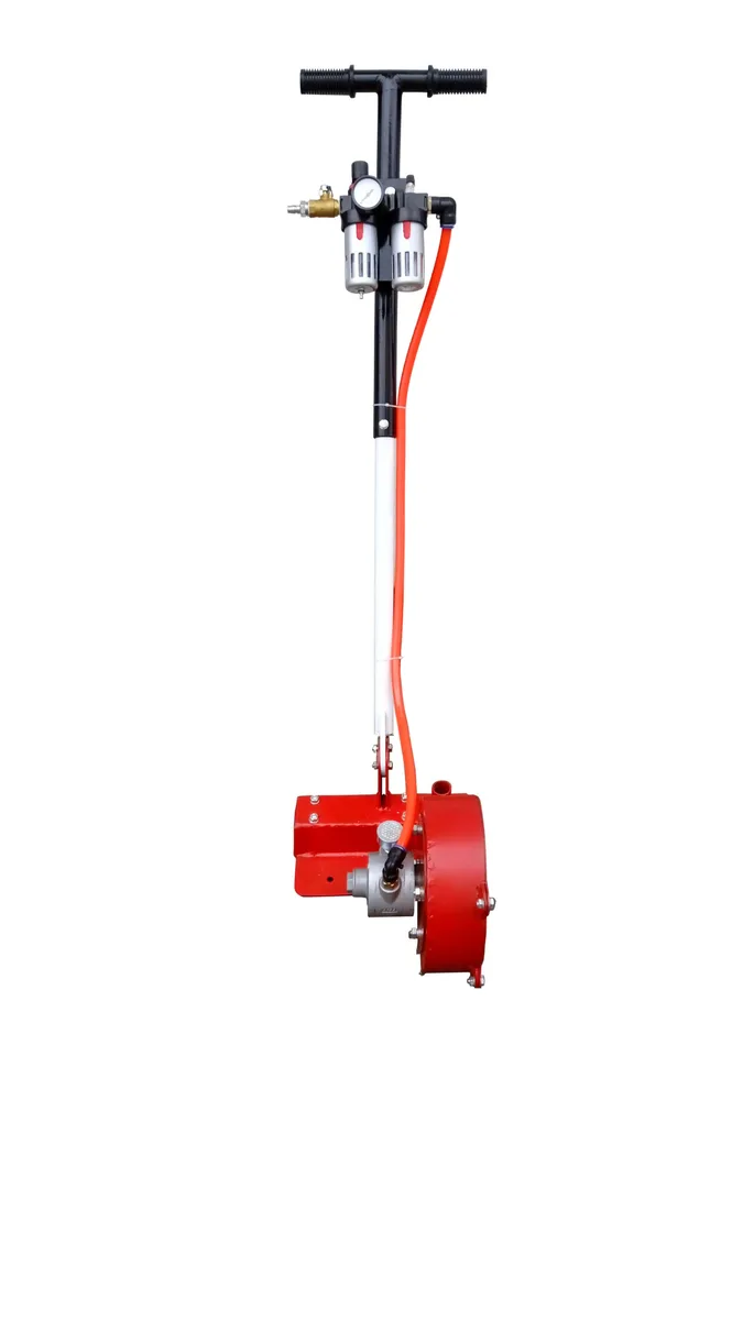 Pneumatic scaling machine Model 400 Air for rust removal on ship deck edges